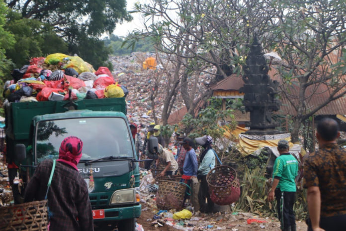 Bau Menyengat Dari TPA Bengkala Ganggu Warga Desa Penyangga 1