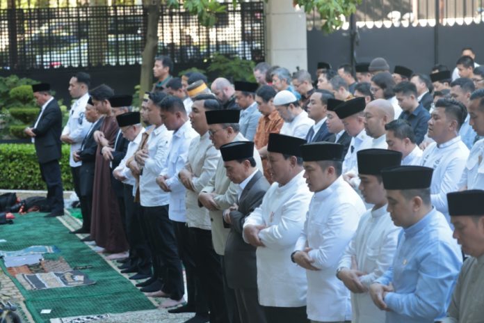 Bersama Diaspora, Prabowo Salat Iduladha 1447 H Di Paris 1