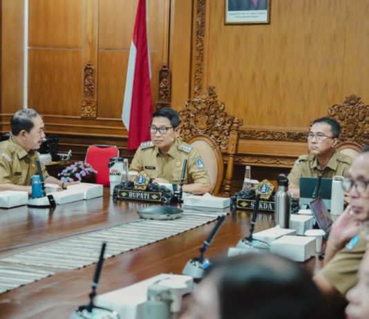 Bupati Adi Arnawa Ikuti Rakor Pengendalian Inflasi dan Peluncuran Pendidikan Antikorupsi