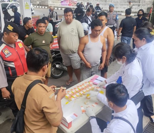 Deteksi Dini Narkotika, Sopir Angkutan di Gianyar Jalani Tes Urine