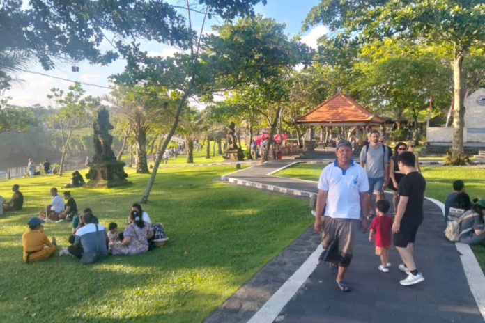 Ekonomi Lesu, Kunjungan Wisatawan Ke Tanah Lot Ikut Menurun 1