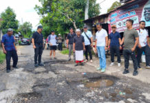 Jalan Penghubung Alasangker–Silangjana Rusak dan Berlubang, Warga Minta Segera Ditambal