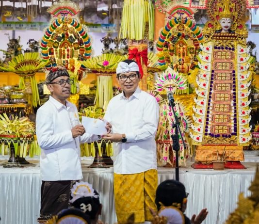 Karya Nyawa Wedana Utama di Ungasan, Bupati Badung Apresiasi Semangat Ngayah