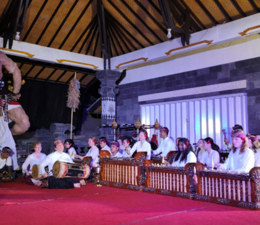 Kolaborasi Gong Kebyar Buleleng-Kanada, Eka Wakya Paketan Mabarung Bersama Mahasiswa Waterloo