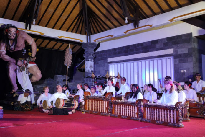Kolaborasi Gong Kebyar Buleleng Kanada, Eka Wakya Paketan Mabarung Bersama Mahasiswa Waterloo 1