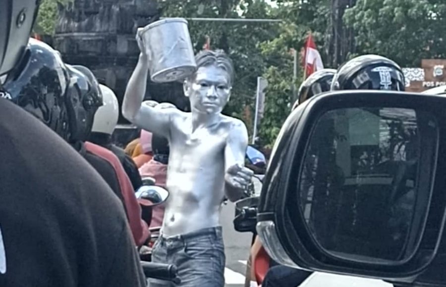Meresahkan, Pemkot Denpasar Pulangkan Manusia Silver dan Anak Punk