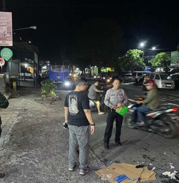 Motor Oleng ke Lajur Lawan, Ojol Asal Bandung Meninggal Ditabrak Truk