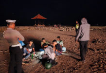 Nongkrong Sampai Subuh, Polisi Bubarkan Muda-mudi di Pantai Bangsal Sanur