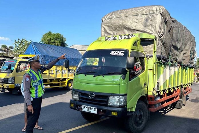Parkir Sembarangan Dan Truk Overload Jadi Biang Kemacetan Di Badung 1