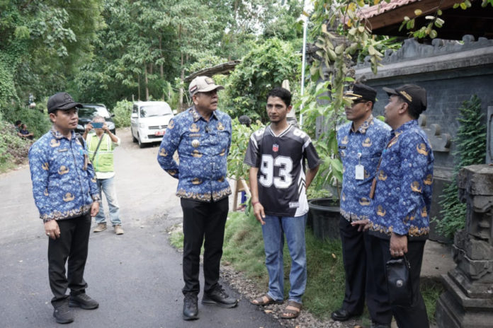 Pastikan Pengerjaan Sesuai Rencana, Bupati Gus Par Cek Ruas Jalan Penginyahan Munti Desa Dan Bantas Dukuh 1