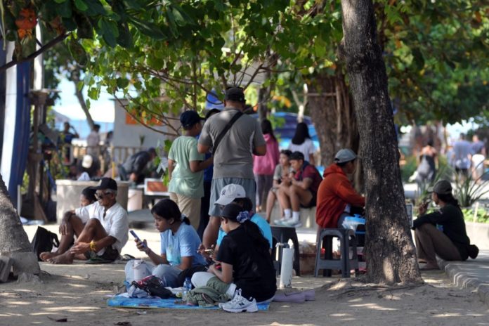 Pengunjung Pantai Bangsal Membeludak Saat Libur Panjang 1