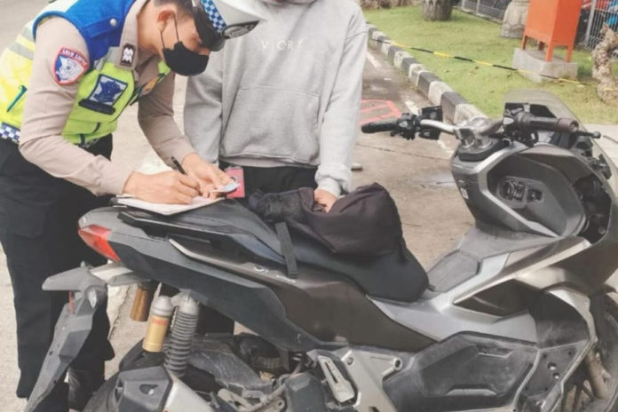 Polisi Ingatkan Jalan Menuju Bandara Ngurah Rai Khusus Kendaraan Roda Empat 1