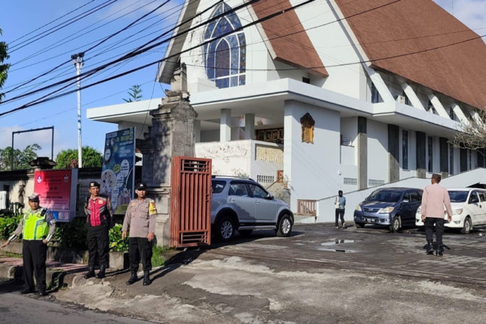 Polres Gianyar Amankan Ibadah Kenaikan Yesus Kristus 1