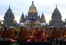 Ribuan Umat Buddha Ikuti Peringatan Waisak 2570 BE di Candi Borobudur