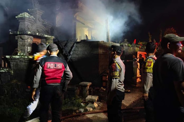 Rumah Joglo Dan Kendaraan Di Yeh Gangga Terbakar, Kerugian Capai Rp800 Juta 1
