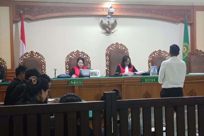 Terdakwa Korupsi BUMDes Kerta Laba Desa Dawan Kaler Divonis Dua Tahun 1