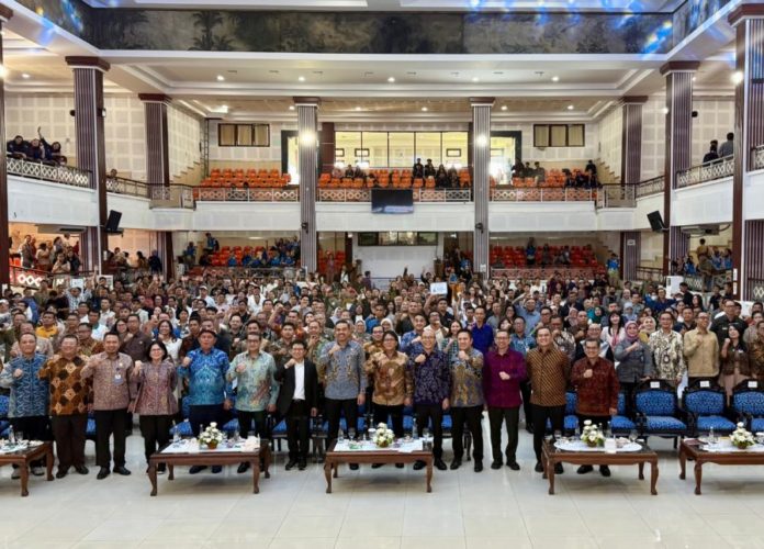 Tiga Menteri Saksikan Akad Massal 1.000 UMKM Di Unud 1