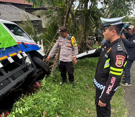Truk Oleng Masuk Got di Kayubihi, Sopir Asal Cirebon Tewas di Tempat