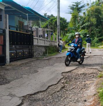 Warga Keluhkan Jalan Rusak di Tegallinggah, Pemkab Buleleng Janji Perbaikan Bertahap