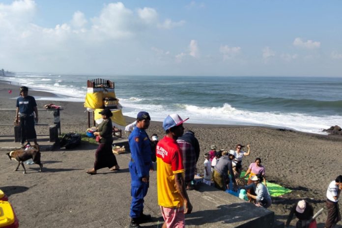 Amankan Libur Sekolah Dan Umanis Galungan, Polisi Perketat Pengawasan Pantai Di Badung 1