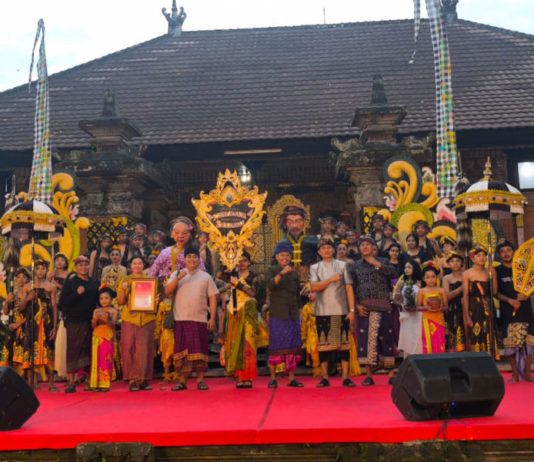Angkat Pesan Pelestarian Alam, Garapan “Wewaler” Buleleng Memikat dengan Tradisi Medawang-Dawang