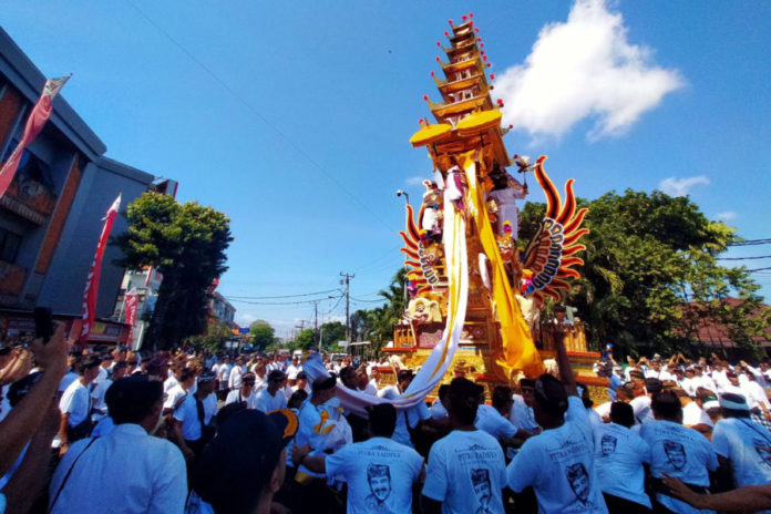 Bade Tumpang Tujuh Dan Lembu Iringi Perjalanan Terakhir Mantan Sekda Badung 1