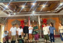 Bagi Daging Babi di Banjar Penyarikan, Bupati Adi Arnawa: Bisa Jadi Inspirasi Tekan Inflasi Hari Raya