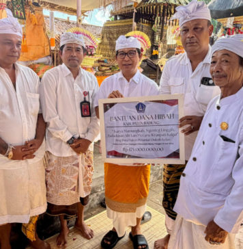 Bupati Adi Arnawa Upasaksi Puncak Karya di Desa Adat Kelan
