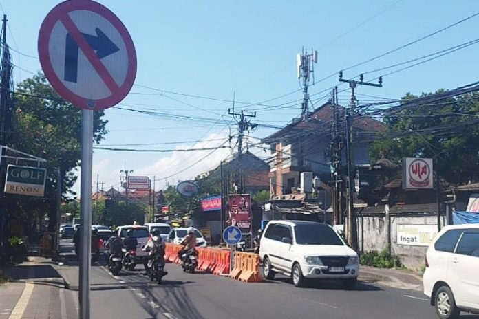 Cegah Macet Saat Libur Sekolah, Polsek Densel Tempatkan Personel Di Sejumlah Titik 1