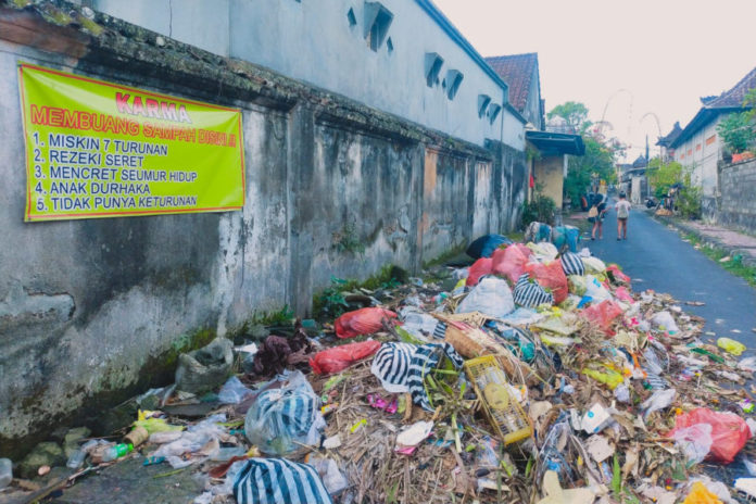 Diancam Kutukan Miskin 7 Turunan Hingga Mencret, Sampah Tetap Menumpuk 1