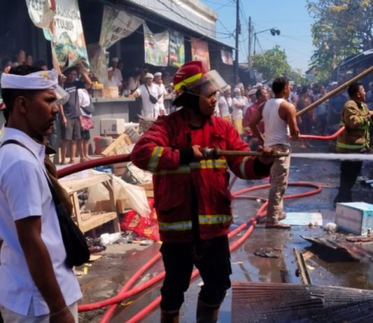 Galungan, 7 Kios Pasar Tulikup Terbakar dengan Kerugian Ratusan Juta Rupiah