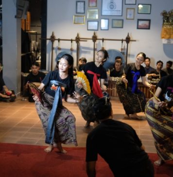 Gamelan Suling Gita Semara Peliatan Hadirkan Legong Lasem Klasik Era 1969 di PKB 2026