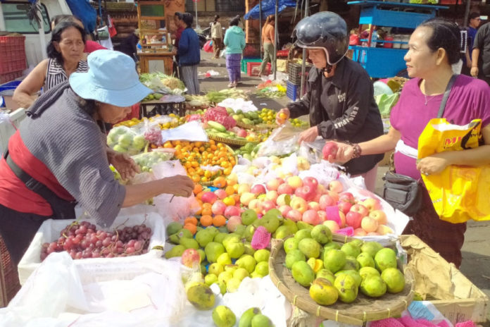 Harga Sejumlah Buah Impor Naik, Permintaan Di Pasar Tradisional Di Denpasar Masih Lesu 1