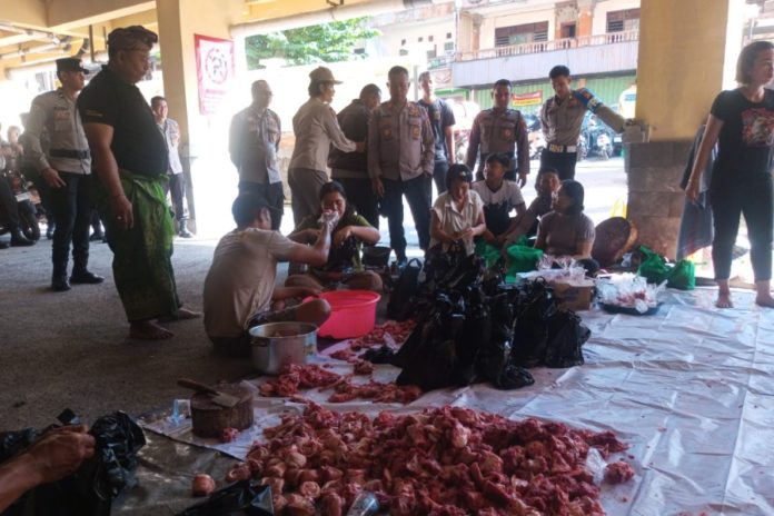 Hari Raya Galungan Dan Kuningan, Polres Karangasem Potong Empat Ekor Babi 1