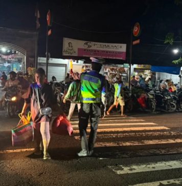 Jelang Perayaan Galungan, Polantas Tingkatkan Pengaturan Lalin di Pasar