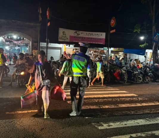 Jelang Perayaan Galungan, Polantas Tingkatkan Pengaturan Lalin di Pasar