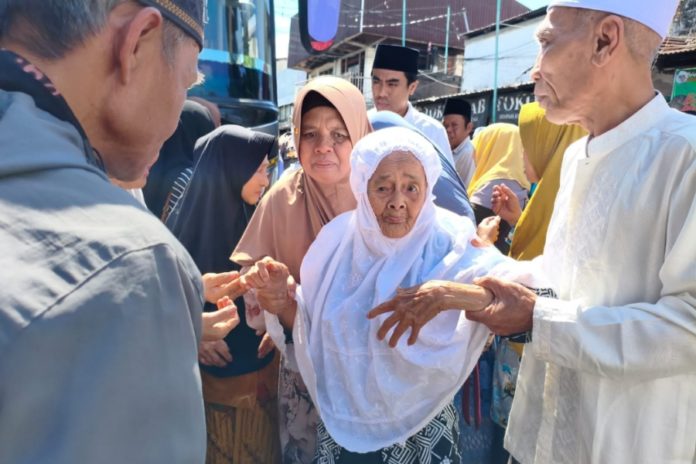 Jemaah Haji Tertua Asal Buleleng Akhirnya Pulang Dari Tanah Suci 1