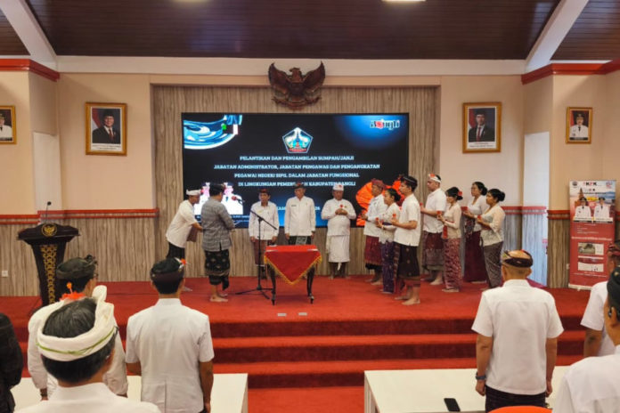 Lantik Pejabat Baru, Bupati Tekankan Tanggung Jawab 1