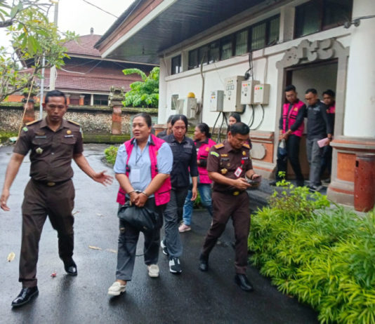 Lima Tersangka Korupsi KUR dan KUPRA Dilimpahkan Kejari Denpasar