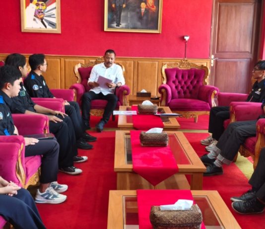 Mahasiswa Datangi DPRD Buleleng, Desak Pengawasan BBM Bersubsidi dan Kritik Revisi UU Polri
