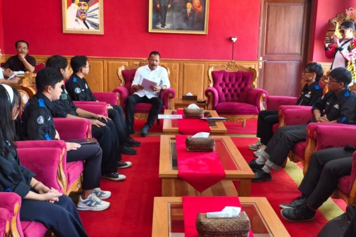 Mahasiswa Datangi DPRD Buleleng, Desak Pengawasan BBM Bersubsidi Dan Kritik Revisi UU Polri 1