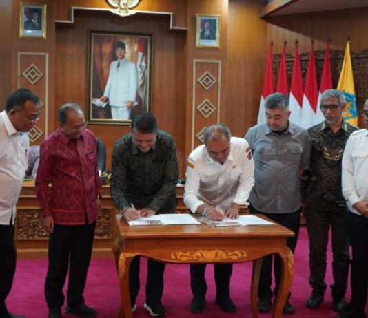 Menteri LH, Gubernur Koster dan Wali Kota/Bupati Deklarasikan Bali 100 Persen Memilah Sampah