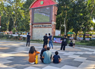 Nobar Piala Dunia Hidupkan Lapangan Alit Saputra