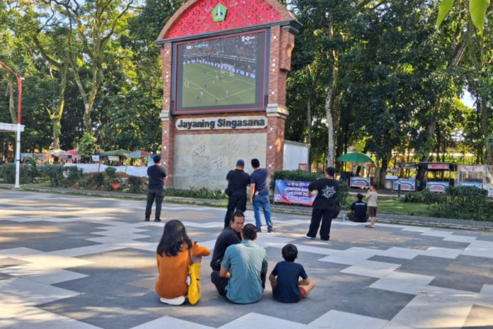 Nobar Piala Dunia Hidupkan Lapangan Alit Saputra 1