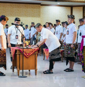 Perkuat Birokrasi Berbasis Merit, Bupati Adi Arnawa Lantik 156 Pejabat di Badung