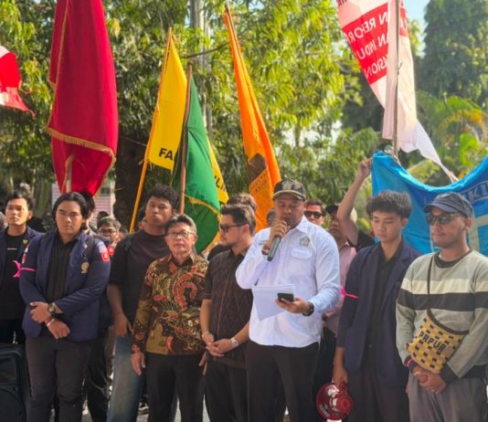 Pimpinan DPRD Bali Janji Teruskan Tuntutan Aliansi Bali Bergerak ke Pusat