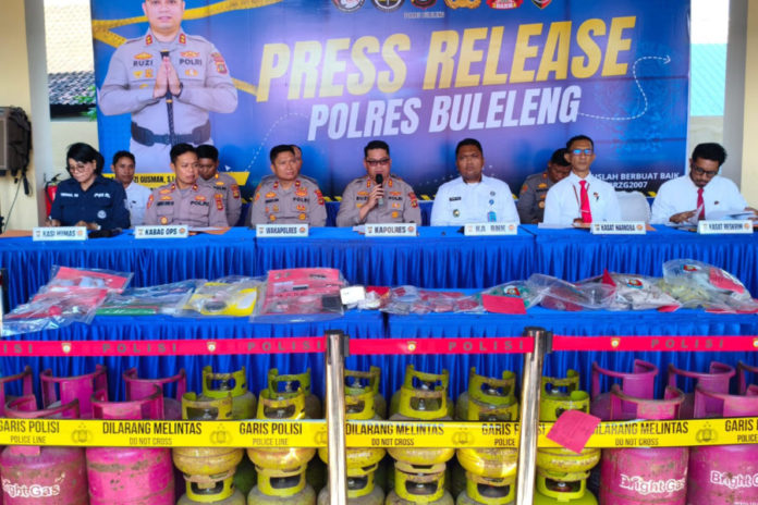 Polres Buleleng Bongkar Praktik Oplos LPG Bersubsidi, Pelaku Raup Untung Rp 960 Ribu Per Hari 1