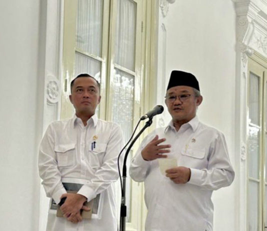 Presiden Perintahkan Mendikdasmen Evaluasi Buku Pelajaran