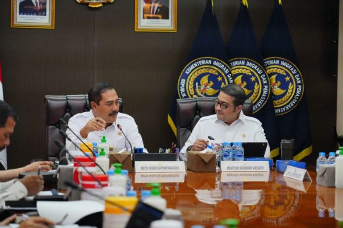 Puluhan Fotografer Asing Ilegal Dideportasi 1