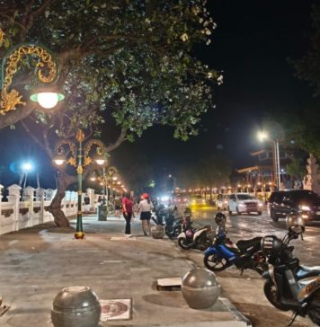Puluhan Lampu Trotoar Dinyalakan, Titik Nol Singaraja Tampil Lebih Hidup di Malam Hari